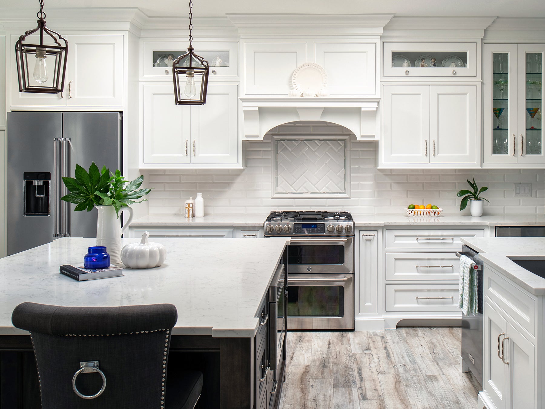 Modern kitchen featuring Shiloh customizable white cabinets, stainless steel appliances, and a stylish island.