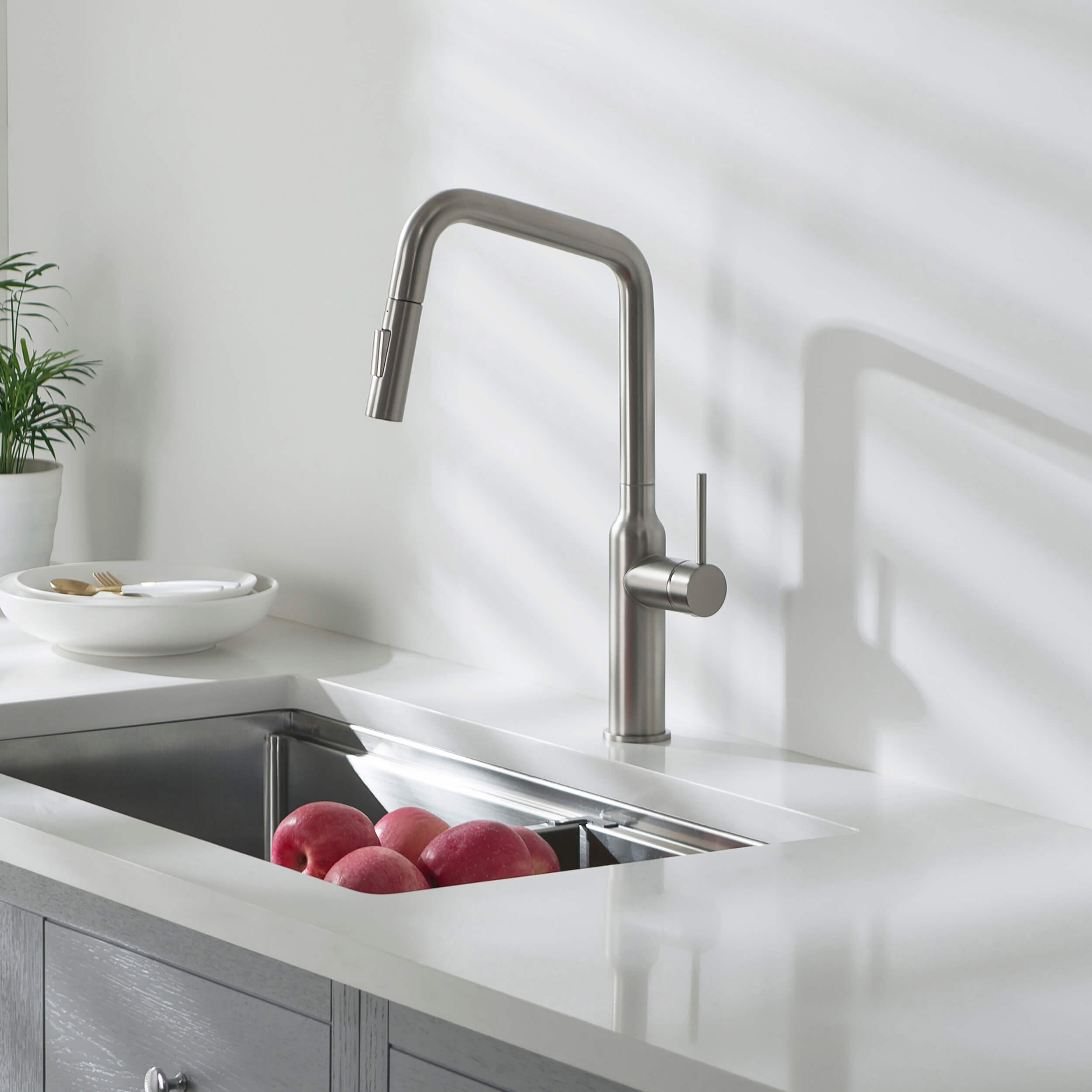 Tampa Single Handle Pull Down Kitchen Sink Faucet - CKF-2007
