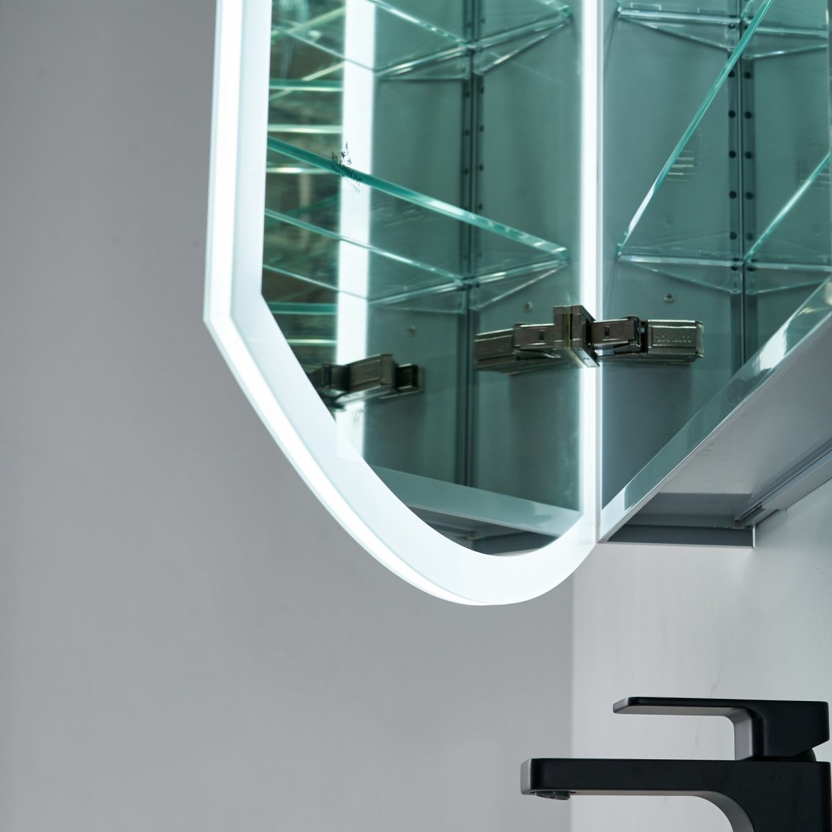 Castor – 24 Inch LED Medicine Cabinet