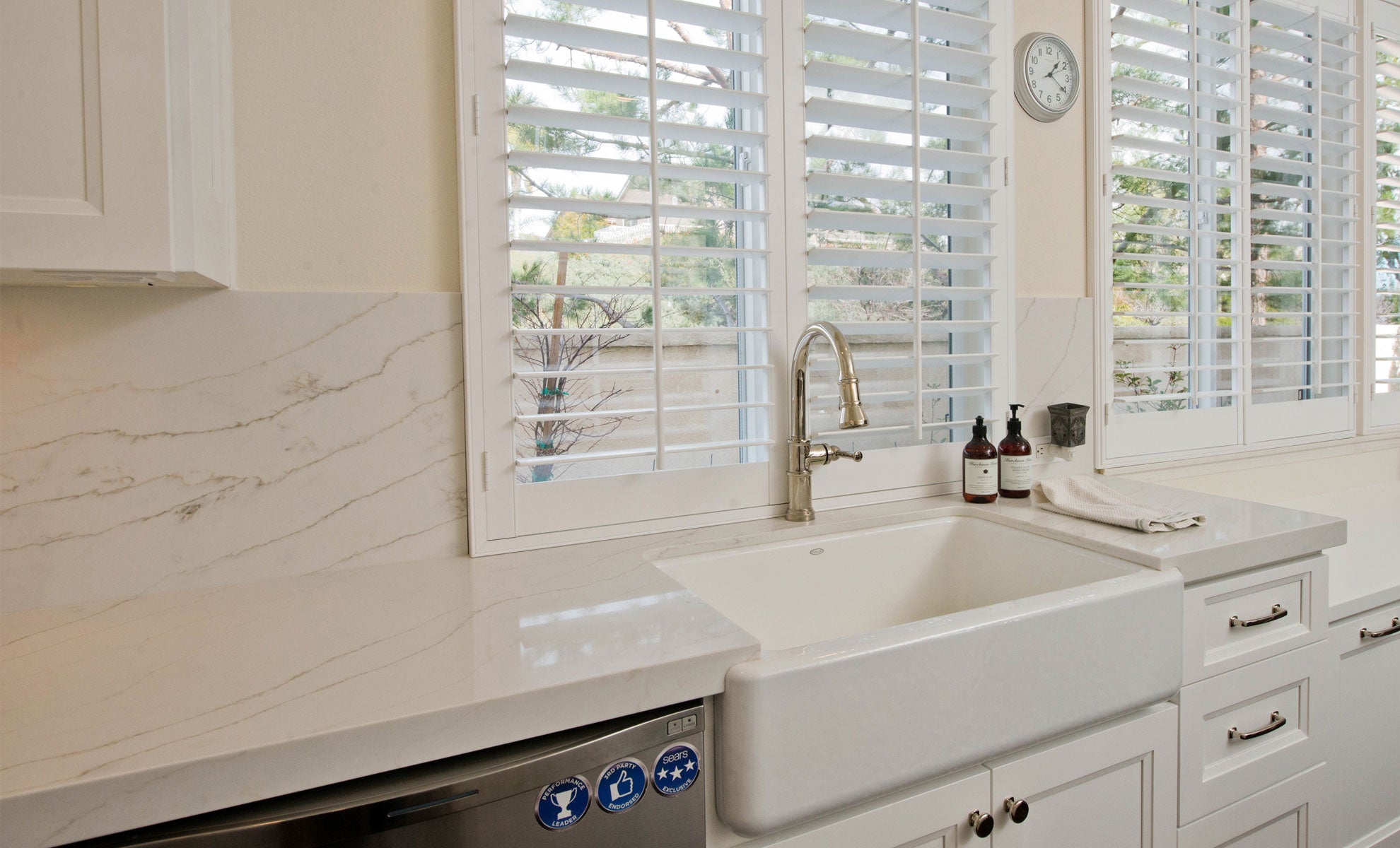 Calacatta Dorada V727 Countertops - Shop at Home Craft Studio - 3