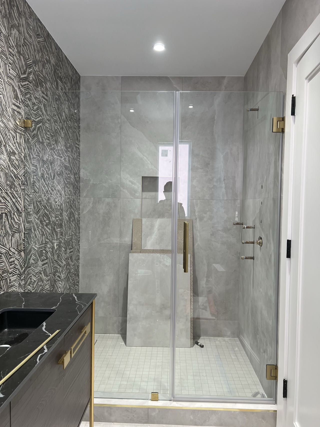 2PC Miko Hinges on Wall (Brushed Gold)