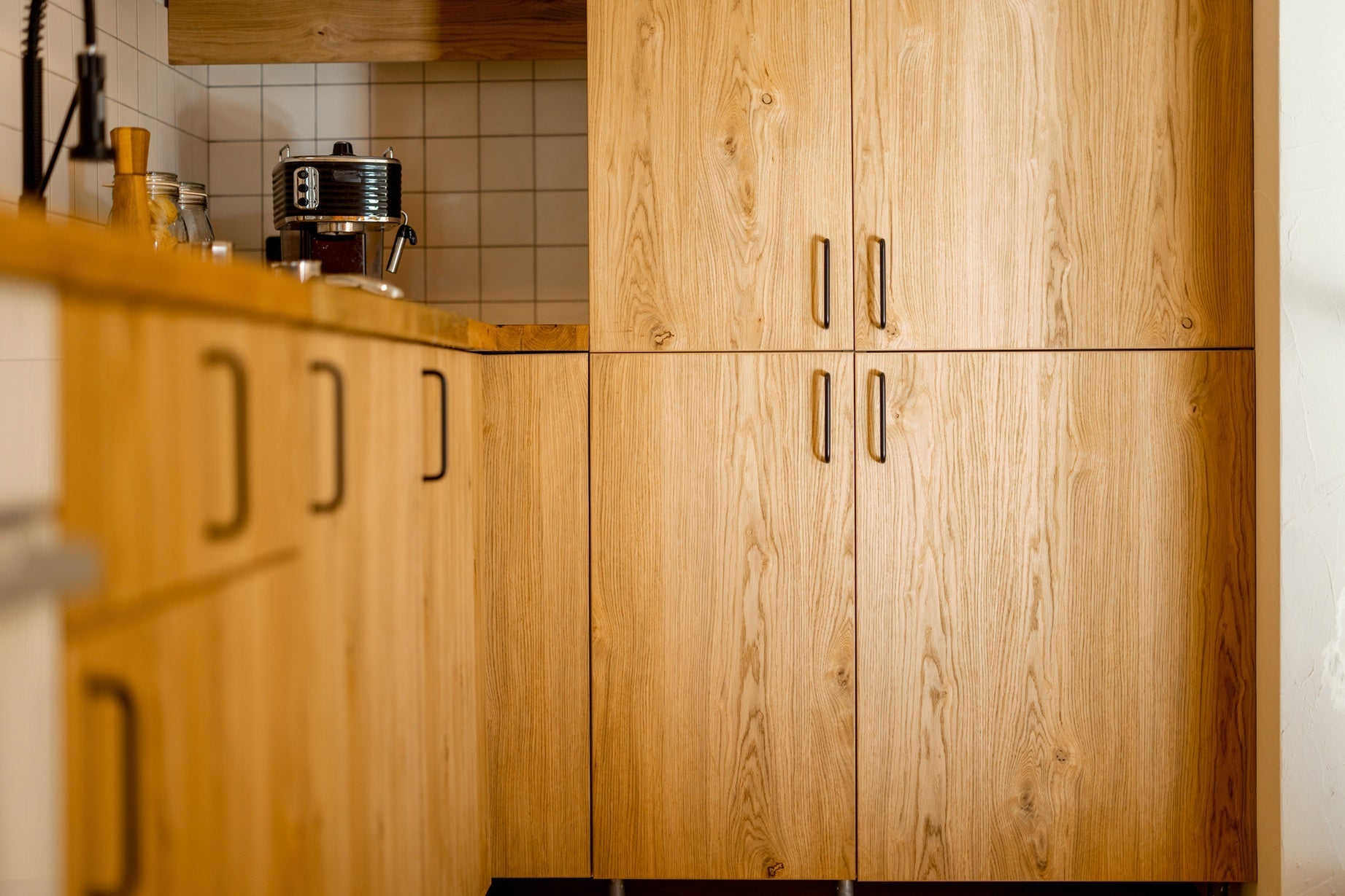 Floor-to-Ceiling Kitchen Cabinets: Maximizing Storage in Your American Home