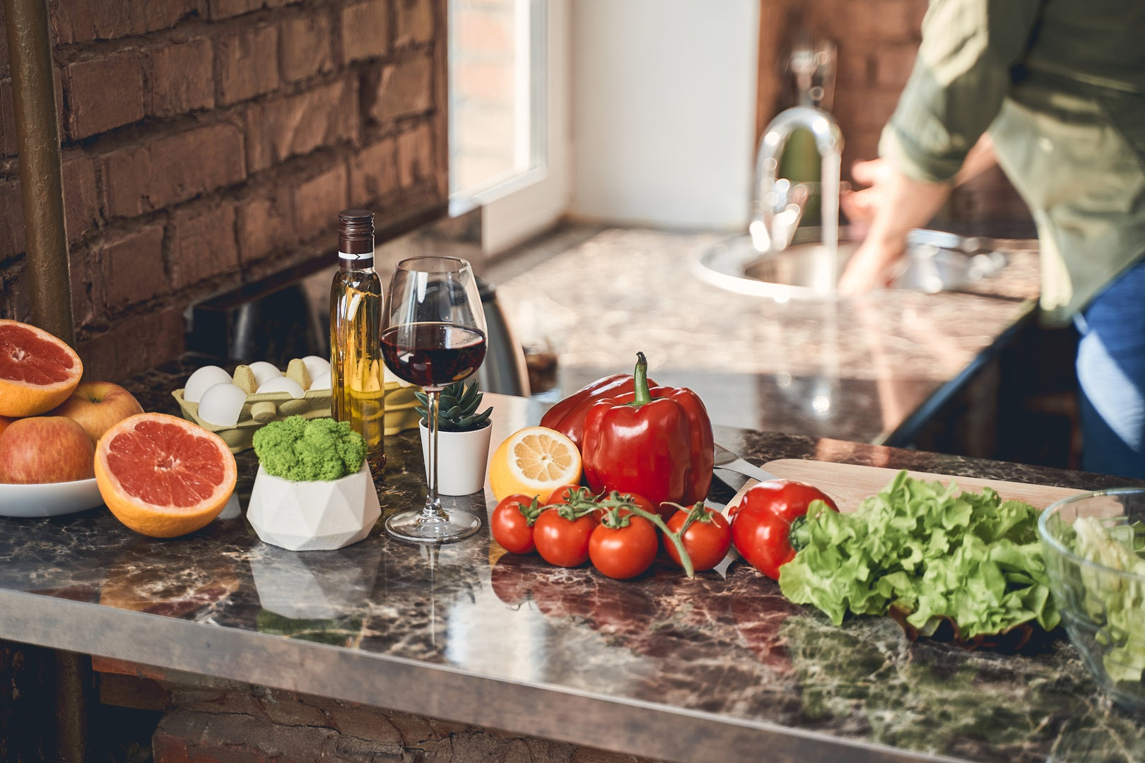 Bold Marble Countertops: How to Make a Statement in Your Kitchen Remodel