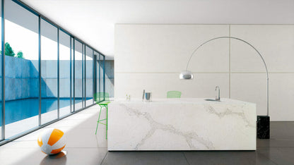 Elegant kitchen showcasing 5131 Calacatta Nuvo quartz, featuring creamy-white and soft grey streaks in a modern design.